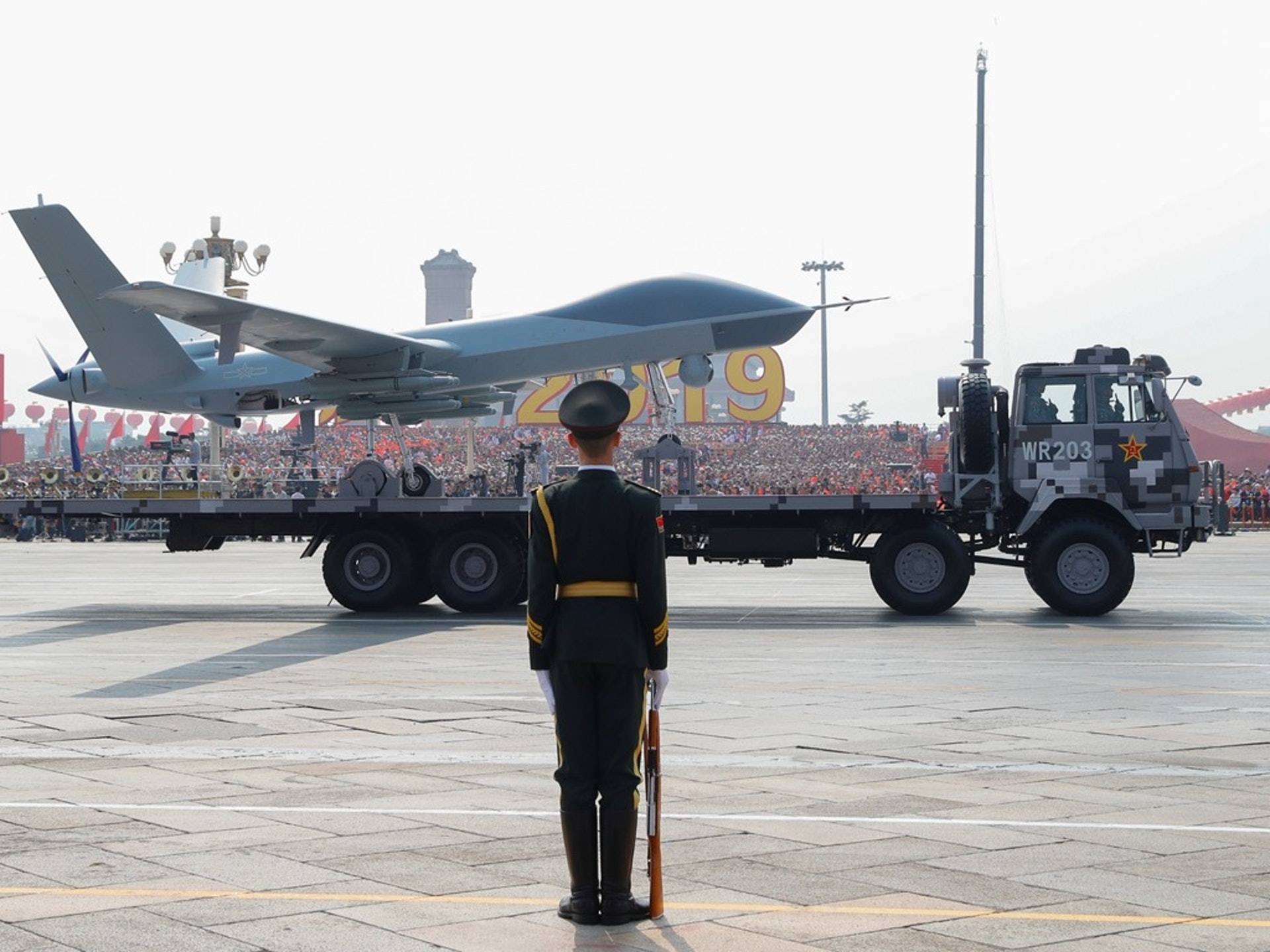 2019年10月1日,中国在阅兵上展示大量新武器。图为无人机方队。(Reuters) 2019年10月1日,中国在阅兵上展示大量新武器。图为无人机方队。(Reuters)