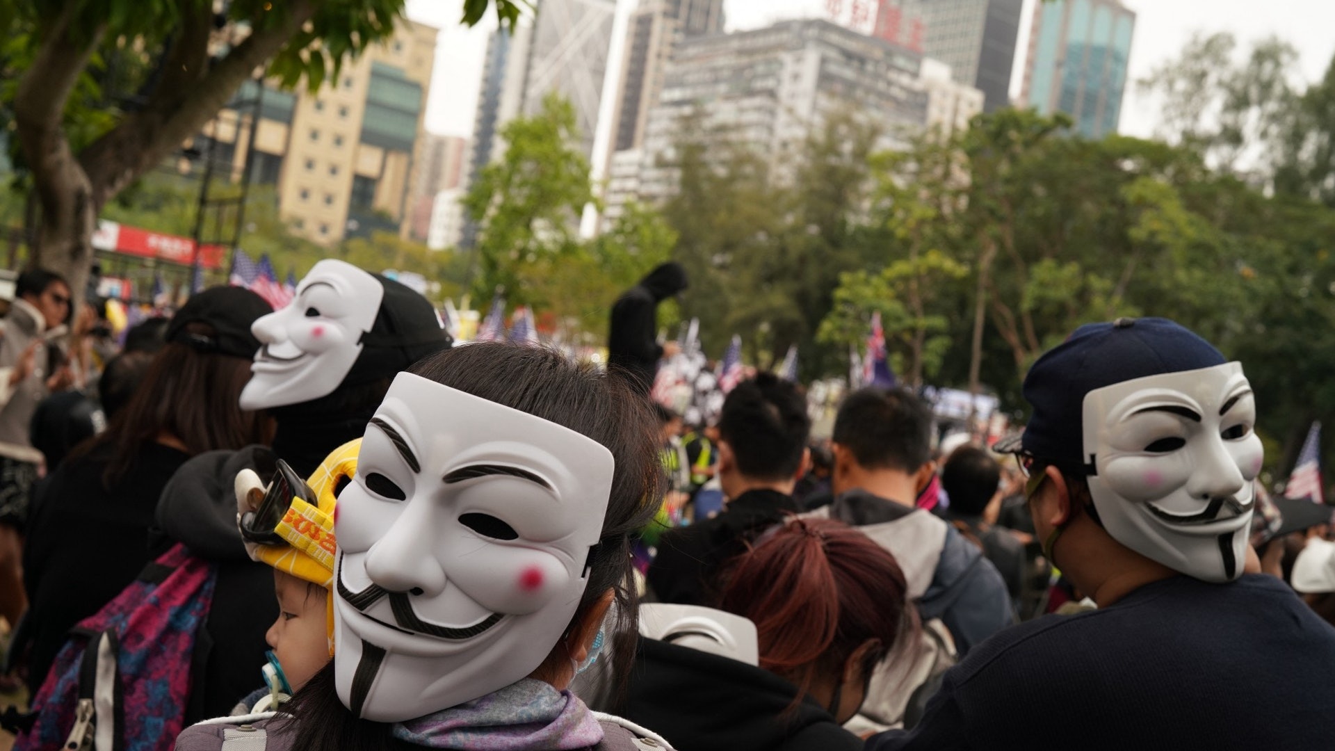 示威者蒙面参与游行。(HK01) 示威者蒙面参与游行。(HK01)