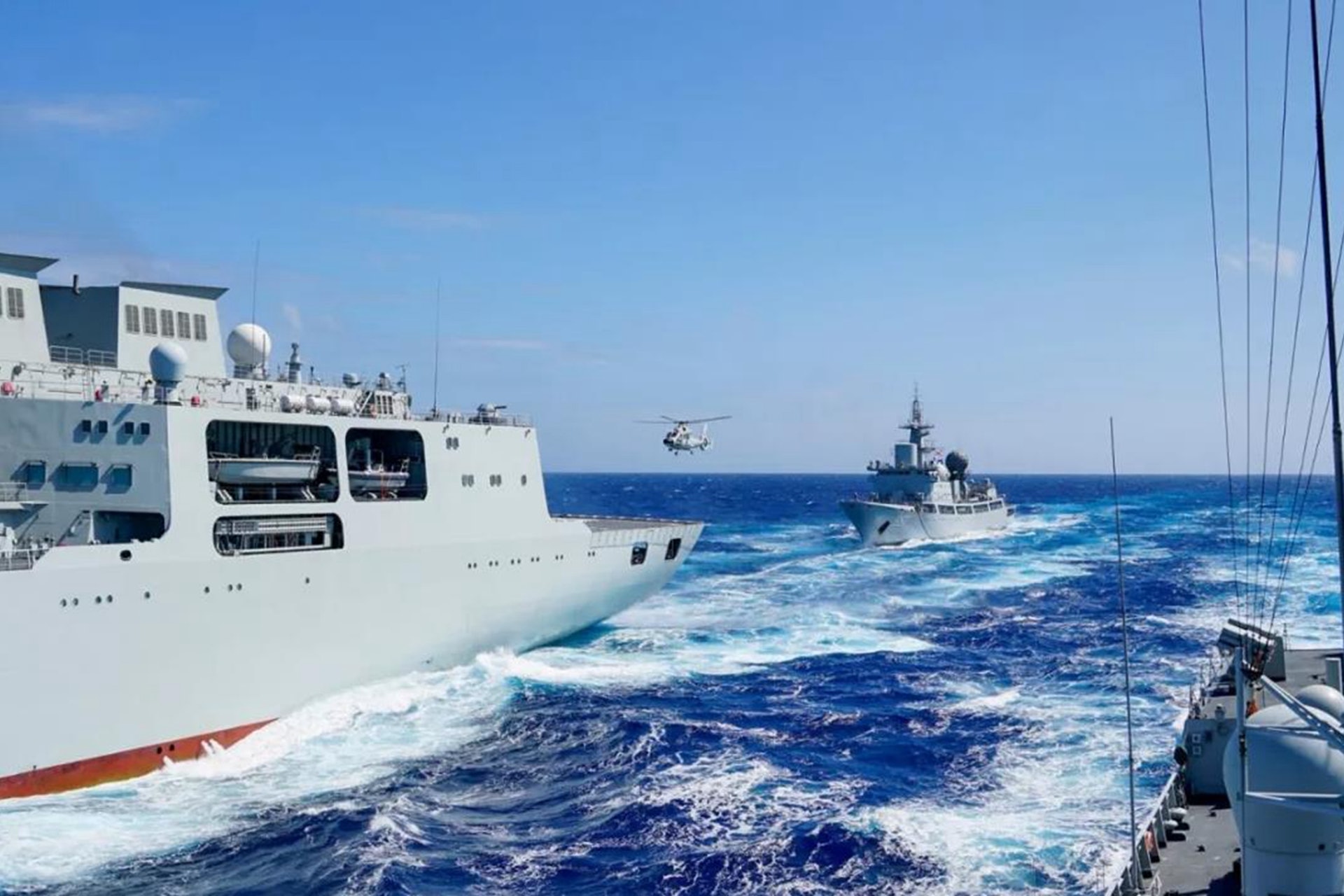 逼近夏威夷中国新锐舰队低调战训意欲为何 图 多维新闻 中国 逼近夏威夷中国新锐舰队低调战训意欲为何 图 多维新闻 中国